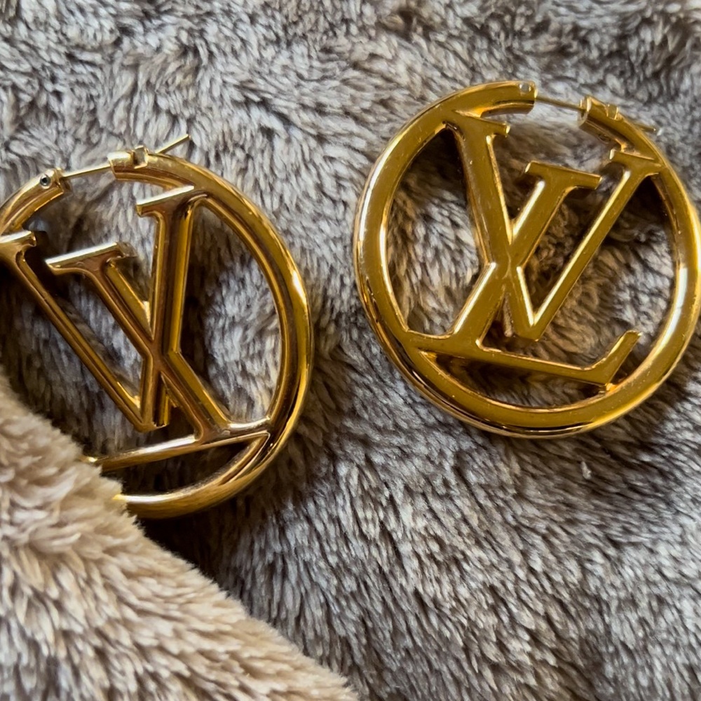 Louis Vuitton authentic gold (GM)hoops